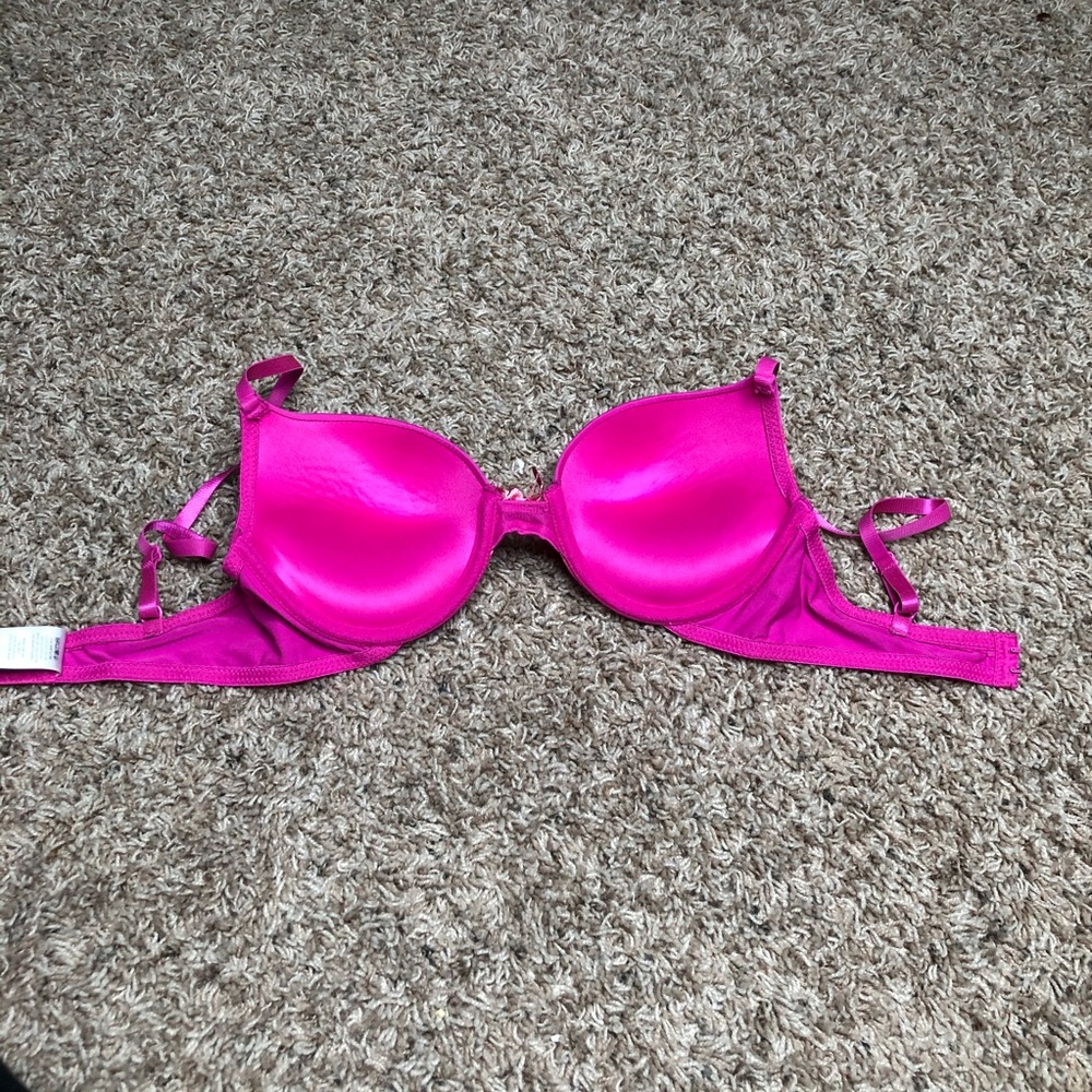 Jessica Simpson bra - Picture 4 of 7